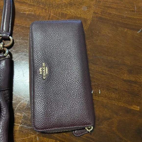 Coach purse and matching wallet - Picture 3 of 10